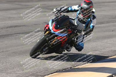 media/Oct-13-2025-Moto Forza (Mon) [[a66d839500]]/3-B Group/Session 2 (Bowl)/